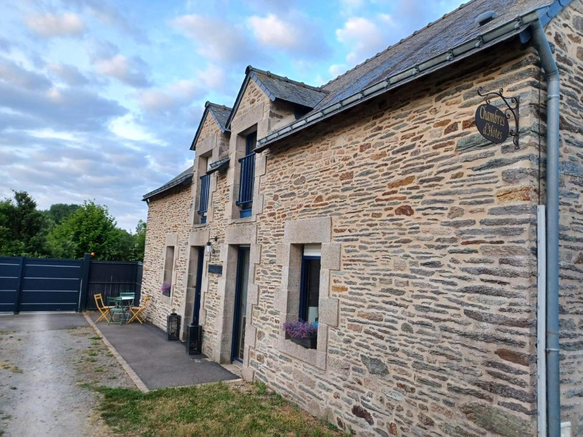 Au Petit Bonheur De Claire Et Jo Bed & Breakfast La Chapelle-Caro Exterior photo