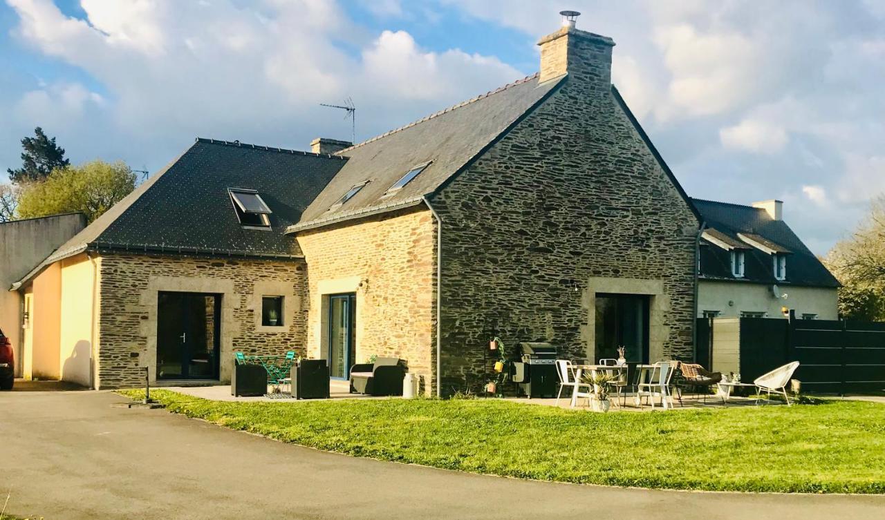 Au Petit Bonheur De Claire Et Jo Bed & Breakfast La Chapelle-Caro Exterior photo
